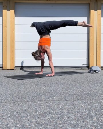 AloHandstandLovers LAST DAY Today we add Bicycle or yogis