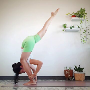 Dewi Hapsari Day 3 of ALOveForHappinessAndHealth yoga challenge In order