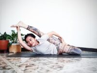 Dewi Hapsari Day 9x20e3 of YogaBoost with @cyogalife Anantasana variant