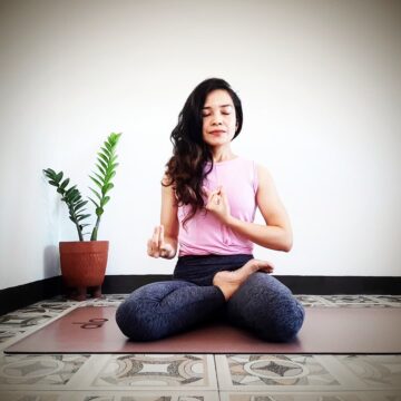 Dewi Hapsari Welcome day 1 of ALOveForHappinessAndHealth yoga challenge I