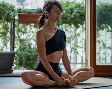 Erika Mantovani Baddha konasana yogaeveryday yogapose yoga yogalife instagood yogainspir