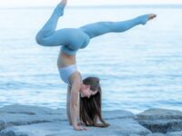 KIANA NG Yoga Handstands POP UP In Studio Class⁠⠀