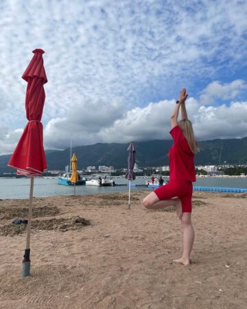 Olga Yoga Beach yoga ⠀ ⠀ ⠀ yogaoutdoors