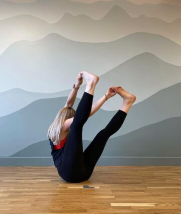 Olga Yoga 🧘‍♀️💜🕉️ Day 1x20e30x20e3 of YogiPerspective with @cyogalife