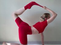 Olga Yoga 🧘‍♀️💜🕉️ Day 2x20e30x20e3 of BackMend with @cyogalife