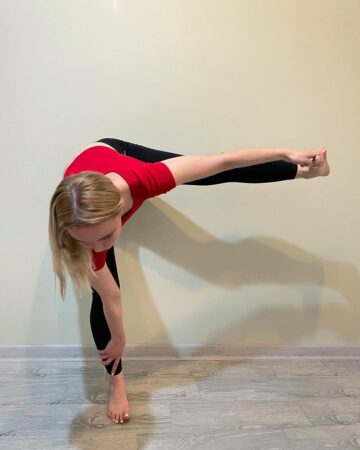 Olga Yoga 🧘‍♀️💜🕉️ Day 2x20e30x20e3 of YogiPerspective with @cyogalife