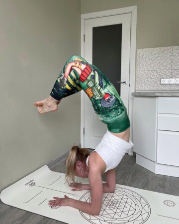 Olga Yoga 🧘‍♀️💜🕉️ Day 2x20e31x20e3 of YogiPerspective with @cyogalife