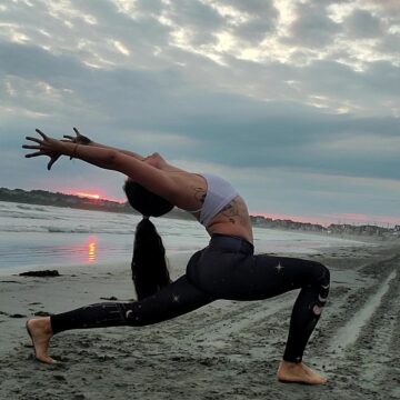 When in doubt crescent Lunge it out crescentlunge beachsunrise