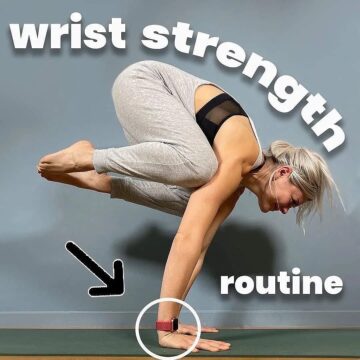 Yoga Daily Poses Got wrist pain ⠀⠀⠀⠀⠀⠀⠀⠀⠀⠀⠀⠀ Our wrists are