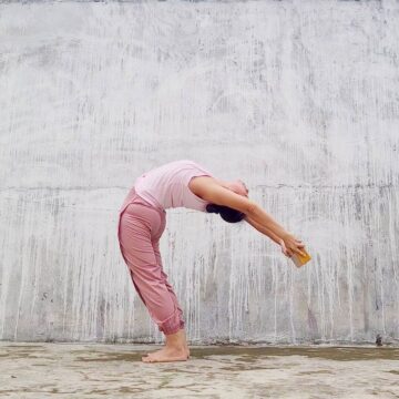 livia 🇮🇩 Day 1x20e37x20e3 UnblockYourPotential with @cyogalife Standing Backbend