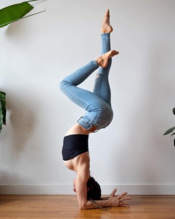Amina Taha 1 or 2 livingroomyogasessions yoga hollowback