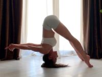 Caterina Patimo Awareness Full video in my stories yogapractice headstand