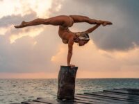 Daily Yoga Inspiration BESTYOGAPHOTOGRAPHY ——————— @gasya @reneechoiphotography ———————