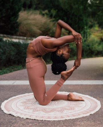 Daily Yoga Inspiration BESTYOGAPHOTOGRAPHY ——————— @hippie heathen @lennoxave ———————