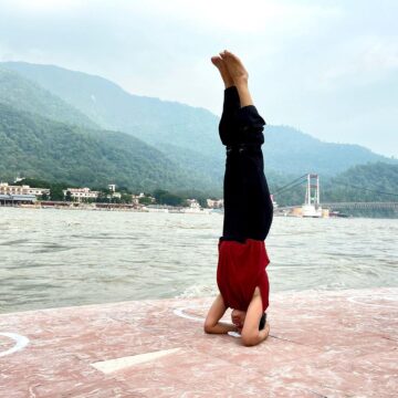 Day 13 of HandstandsforEveryone headstand on the banks of