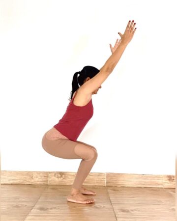 Day 17th of HandstandsforEveryone utkatasana Follow our hosts @kinoyoga