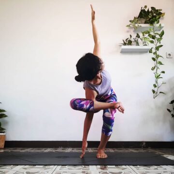 Dewi Hapsari Day 2 of AlofUsTwist yoga challenge Any standingtwistpose