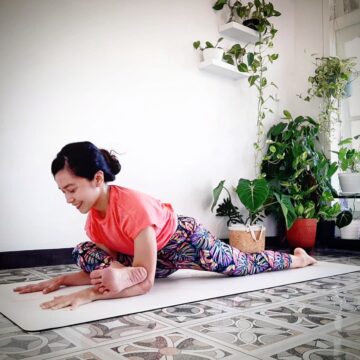 Dewi Hapsari Day 2 of happyfriendshipyoga yoga challenge ForwardFold pose