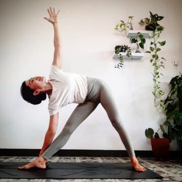 Dewi Hapsari Day 3 of YogisSalutingTheMoon yoga challenge Representationally the