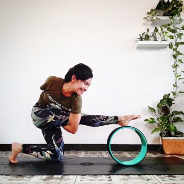 Dewi Hapsari Day 4 of AloBoutTheProps yoga challenge twistingpose bindingpose