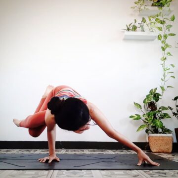 Dewi Hapsari Day 4 of AlofUsTwist yoga challenge Any balancepose