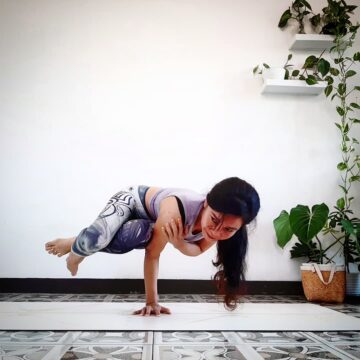Dewi Hapsari Welcome day 1 of happyfriendshipyoga yoga challenge BalancePose
