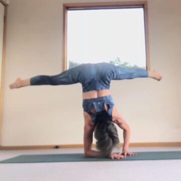 Gabrielle Edwards Yoga Were getting funky Day 5 yogisplitslove There