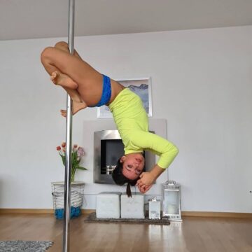 Jasmine PoletastiX Hoch die Hande Wochenende Enjoy poledancegermany poledance