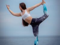 KIANA NG Yoga Handstands 24 HOURS TIL LAUNCH⁠⠀