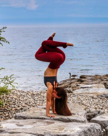 KIANA NG Yoga Handstands YOGA IN THE PARK⁠⁠⠀⠀
