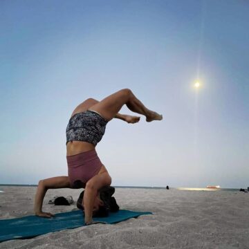 Karina Sanchez Moon yoga yesterday at the beach Thanks @andresmoves