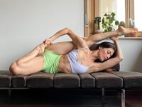 LINDELL ⋆ YOGA Lazy Sunday Feeling satisfied with the half