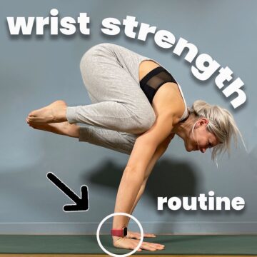 Liv Yoga Tutorials Got wrist pain ⠀⠀⠀⠀⠀⠀⠀⠀⠀⠀⠀⠀ Our wrists