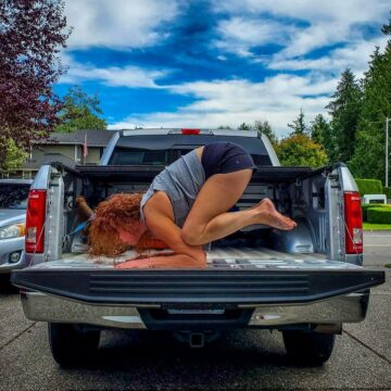 Ma girl @graceoconnoryoga is at it again with CrowInCars