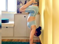 Meena Singh Day 22 of HandstandsforEveryone tuckhandstand Follow our hosts
