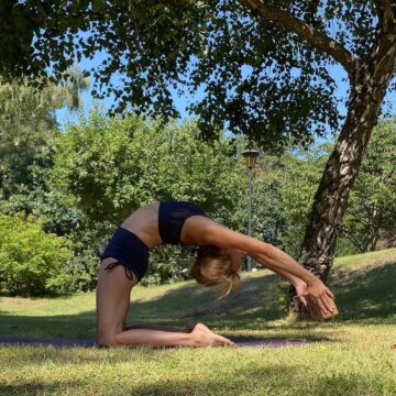 Nadia Ljungberg Day 17 of unblockyourpotential with @cyogalife backbend On