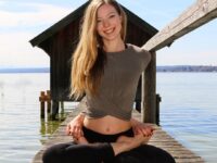 Natalie Online Yoga Coach ☽ ᵂᴱᴿᴮᵁᴺᴳ Hiked up