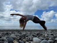 Olga Yoga Blue sky thinking ⠀ ⠀ ⠀ yogaoutdoors