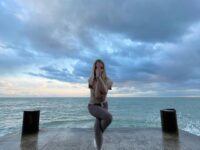 Olga Yoga Eagle pose ⠀ ⠀ ⠀ yogaoutdoors