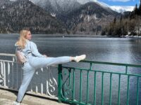 Olga Yoga Stretching everywhere ⠀ ⠀ ⠀ yogaoutdoors