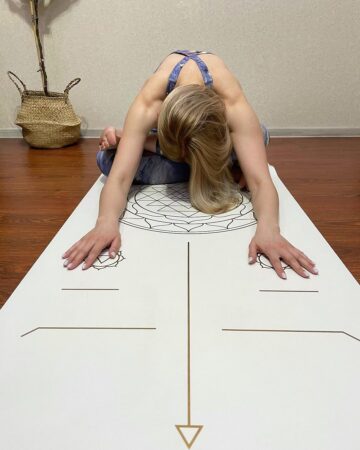 Olga Yoga 🧘‍♀️💜🕉️ Day 2x20e3 of YogiPerspective with @cyogalife