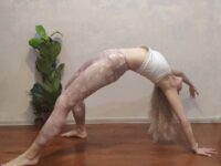 Olga Yoga 🧘‍♀️💜🕉️ Day 2x20e34x20e3 of StopDropAndWheel with @cyogalife