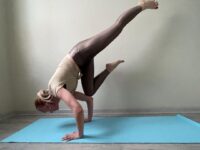 Olga Yoga 🧘‍♀️💜🕉️ Day 9x20e3 of ANewYearOfYoga with @cyogalife