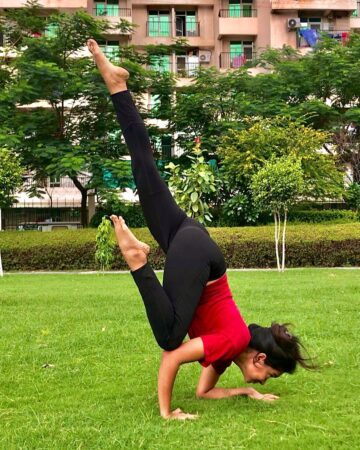 Riya Bhadauria yogagirl yogatribe yogainfluencer YogaEveryWhere yogaeverydamday yogajourne