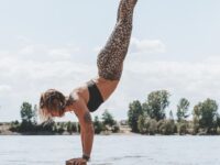 Sandra Jivamukti Kurz vorwegDas ist keine neue Yogapose Es