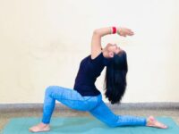 Swats Yoga Enthusiast 🅳🆈 2 Anjaneyasan or Parvrtta