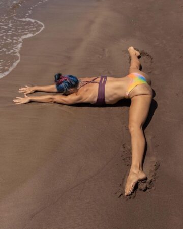 YOGA Happy Tuesday Cc @tunaapari beachvibes yoga samakonasana beachyoga stre