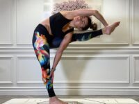 Yoga Tutor Rebecca Papa Adams Playing with compasspose suryayantrasana Wearing the
