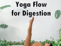 Yoga for Digestion Who else needs this Seated twists⁣