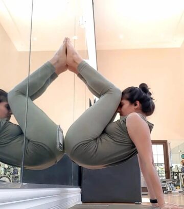 yogagirls Reflections Todays yogi superstar @dumboreyogi ⠀ Follow @yogagirlstv⠀